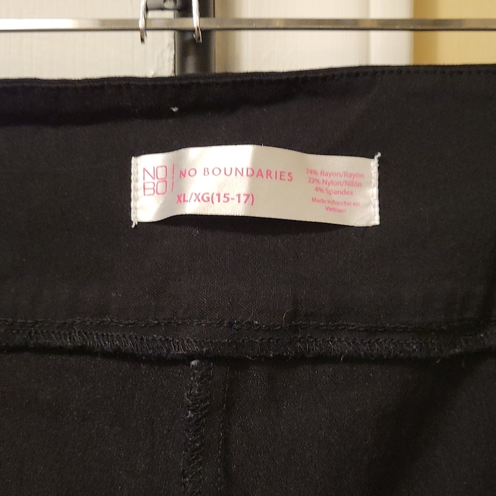 Nice women's No Boundaries black pants - Picture 2 of 3